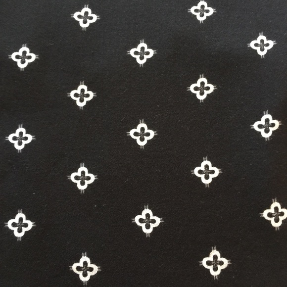 MOSSIMO :: L/S CLOVER PRINT TOP :: TIE SLEEVES - Picture 4 of 5